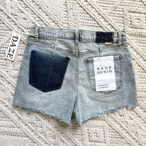 Daze Denim Women's Light Blue Jean Shorts